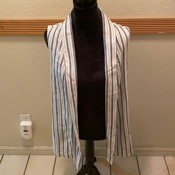 Cupcakes and Cashmere open sleeveless striped vest Size M - Picture 4 of 6